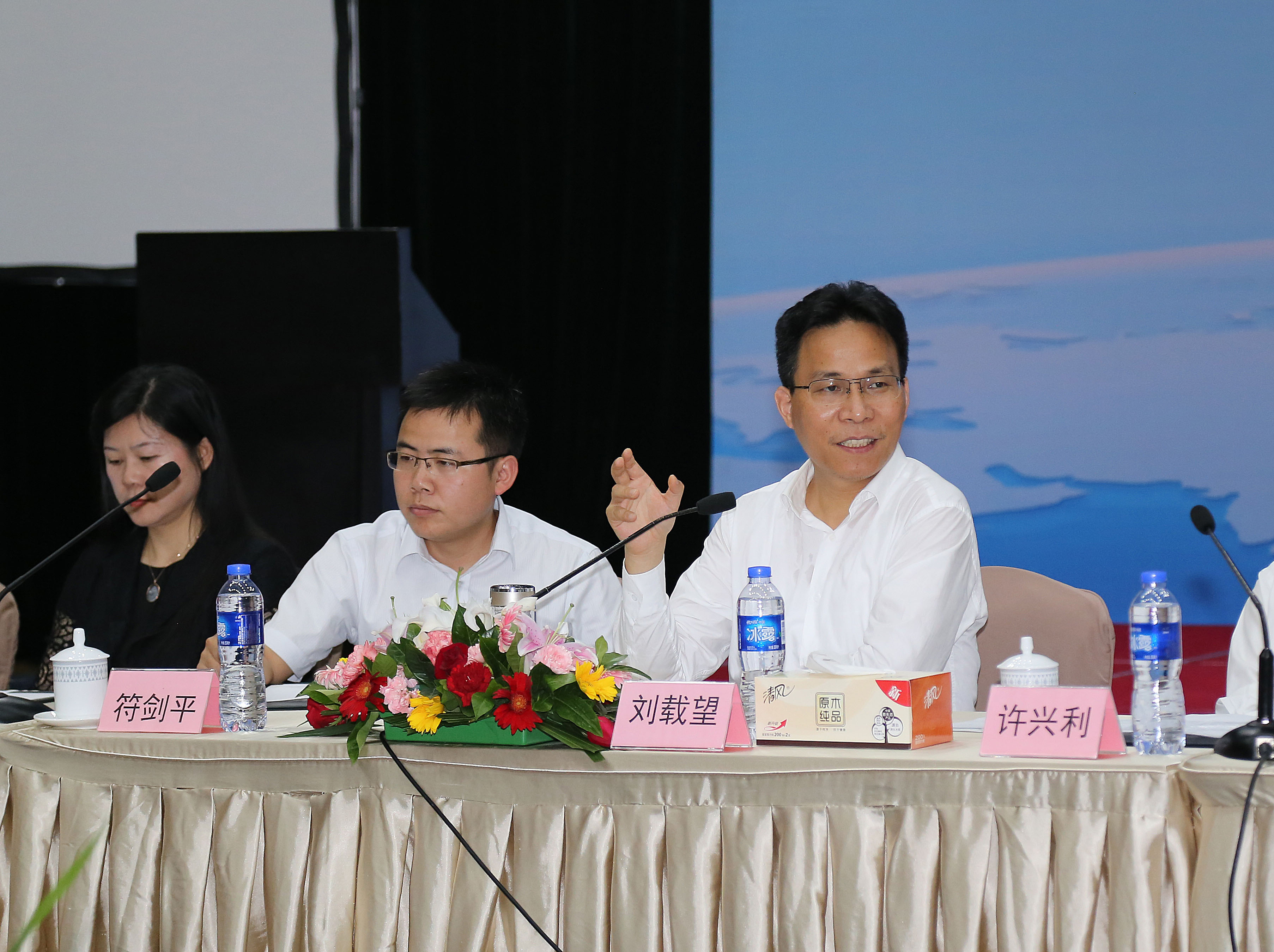 �ഺ��ʫ Բ��18��������18��������2017��У����ʼҵ��ѵ�ھ�˳�����